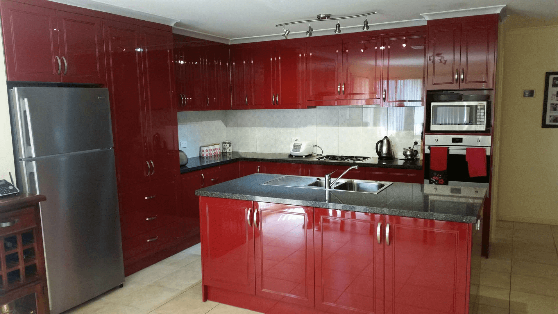 Port Red Gloss 2 Pack doors and panels with Caesarstone Tops